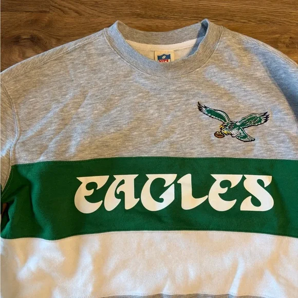 Vintage NFL Grey, Green and White Eagles Crewneck Sweatshirt - Picture 2 of 6